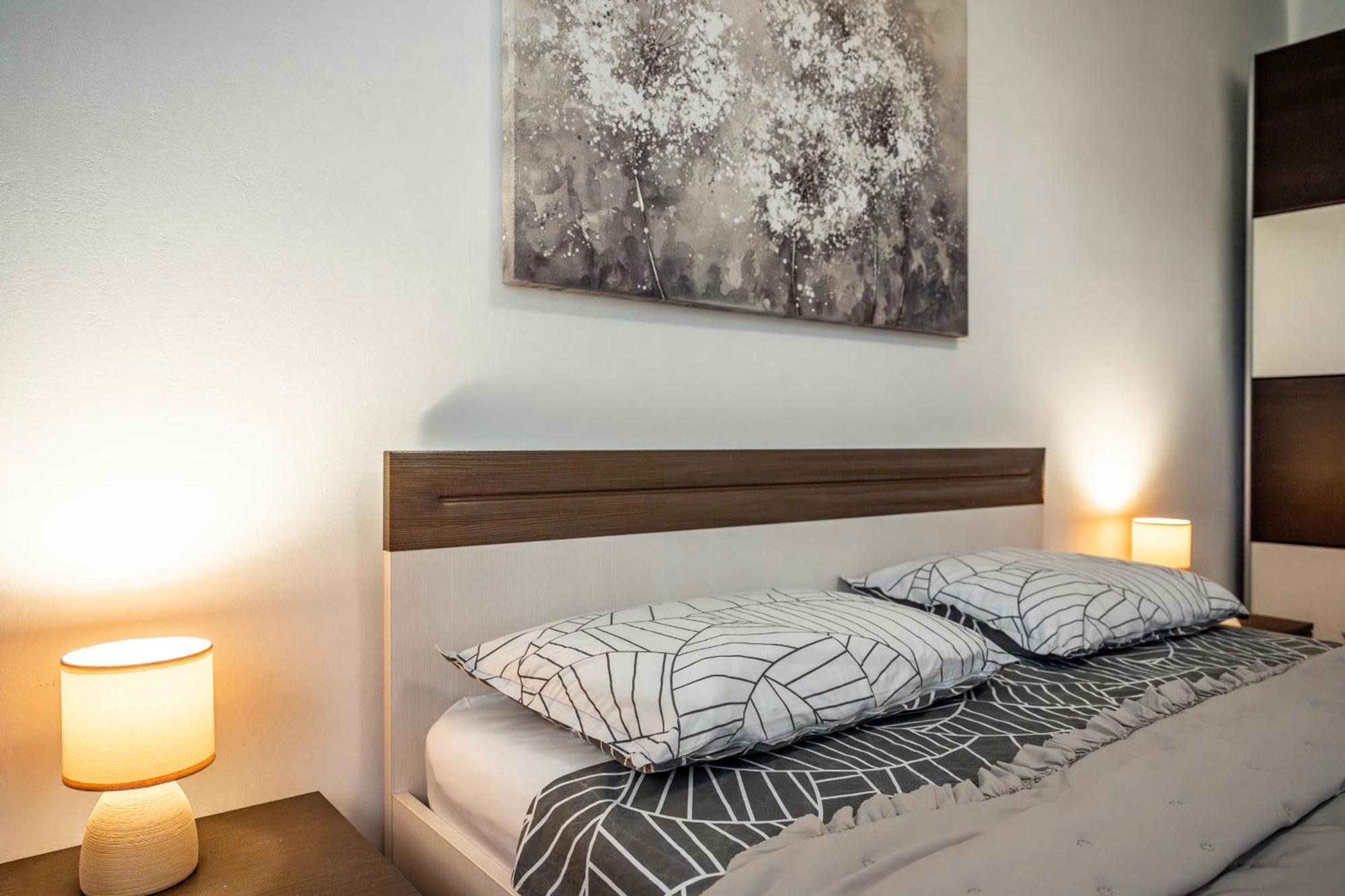 וינקורן E-M Apartments With Private Pool מראה חיצוני תמונה