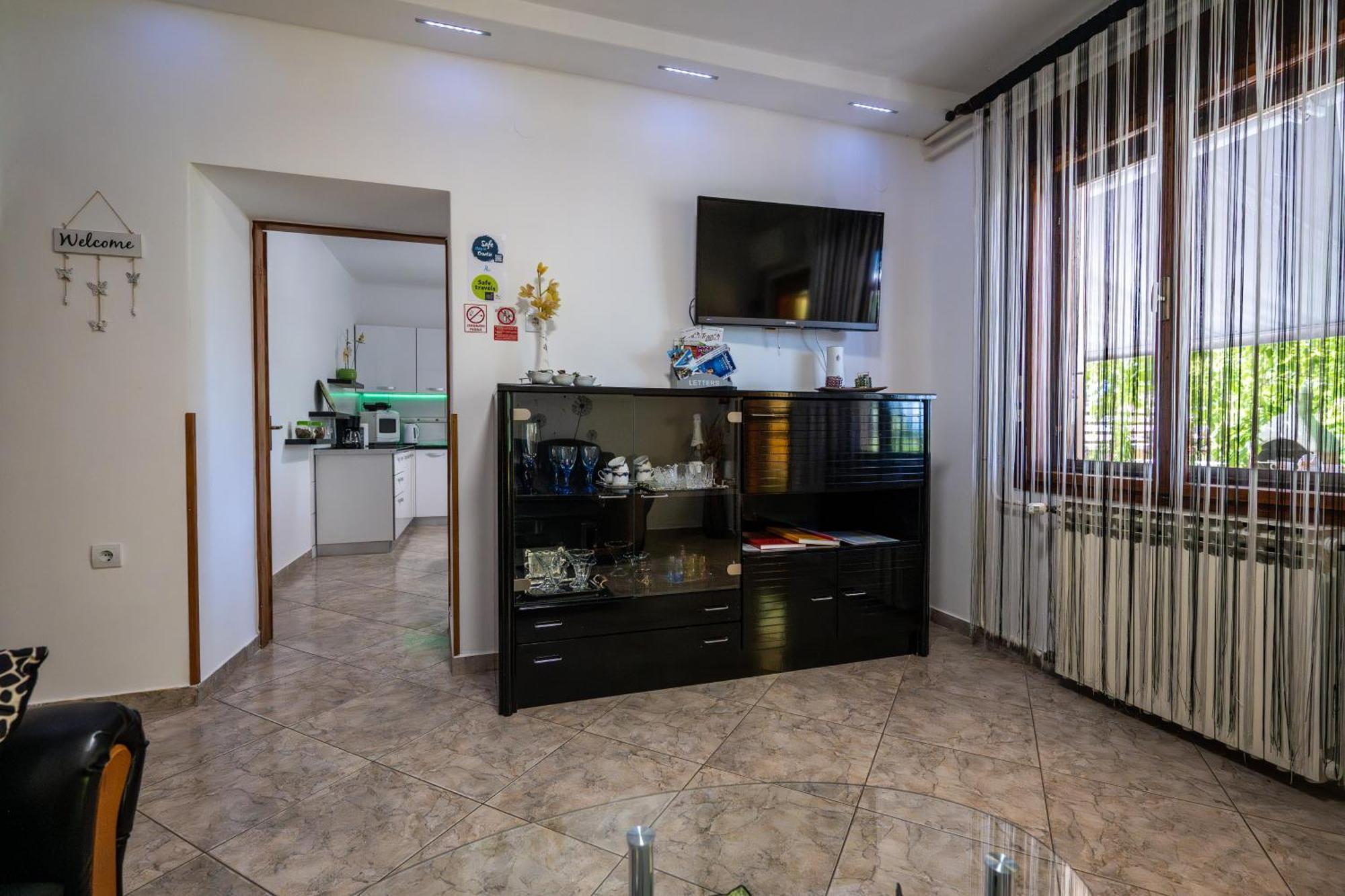 וינקורן E-M Apartments With Private Pool מראה חיצוני תמונה