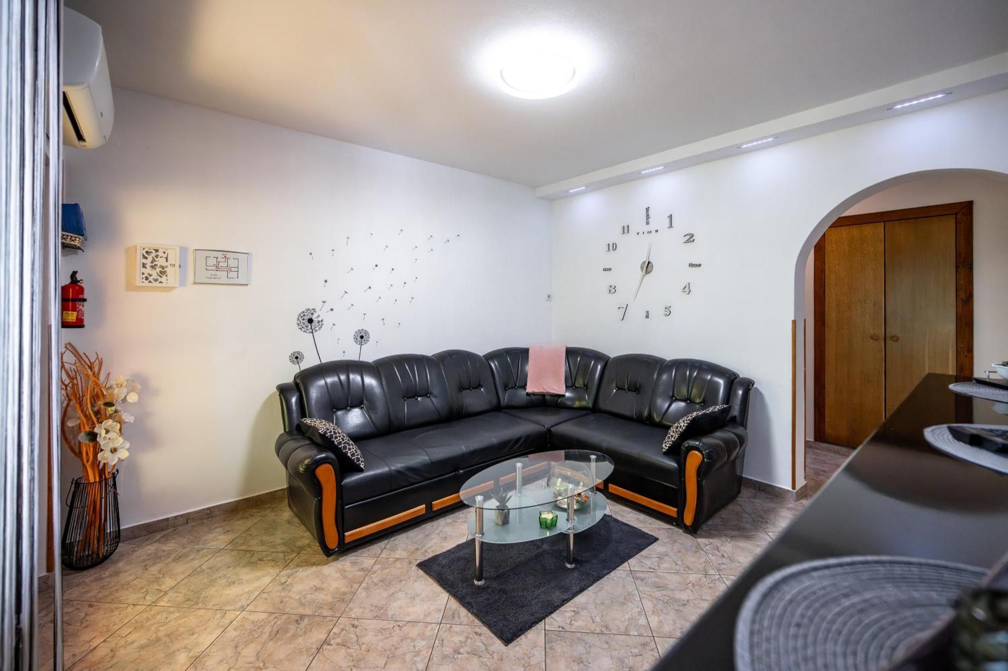 וינקורן E-M Apartments With Private Pool מראה חיצוני תמונה
