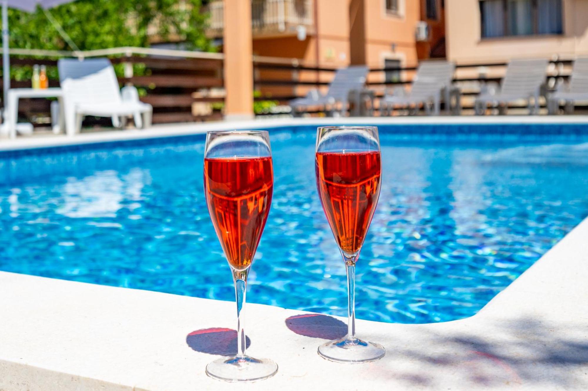 וינקורן E-M Apartments With Private Pool מראה חיצוני תמונה
