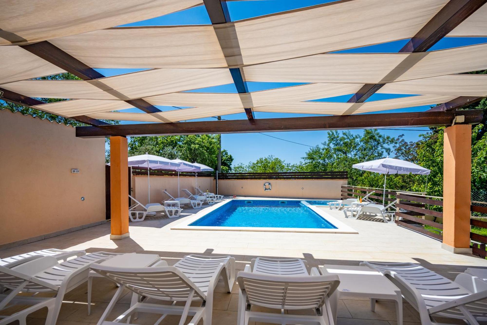 וינקורן E-M Apartments With Private Pool מראה חיצוני תמונה