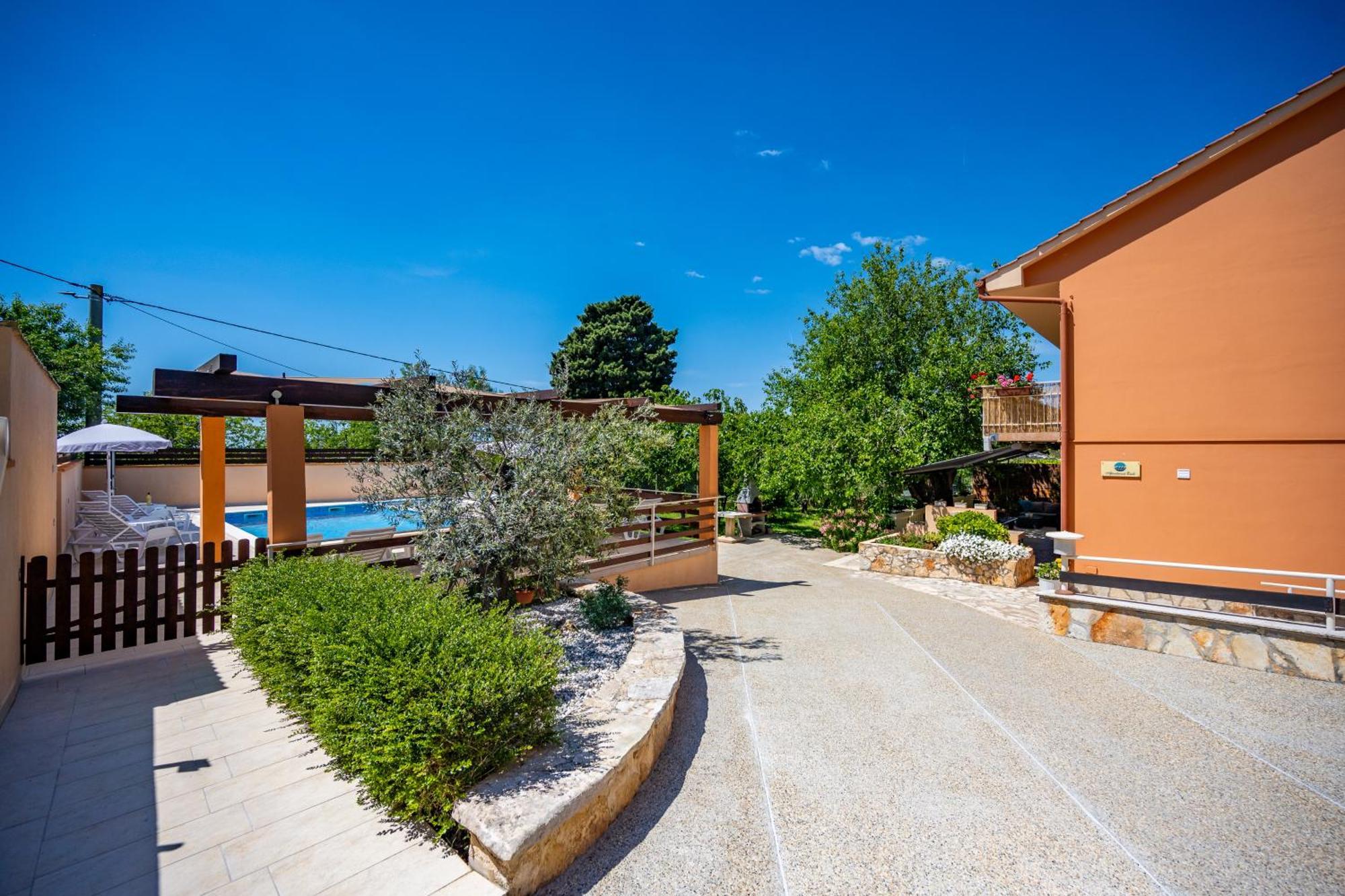 וינקורן E-M Apartments With Private Pool מראה חיצוני תמונה