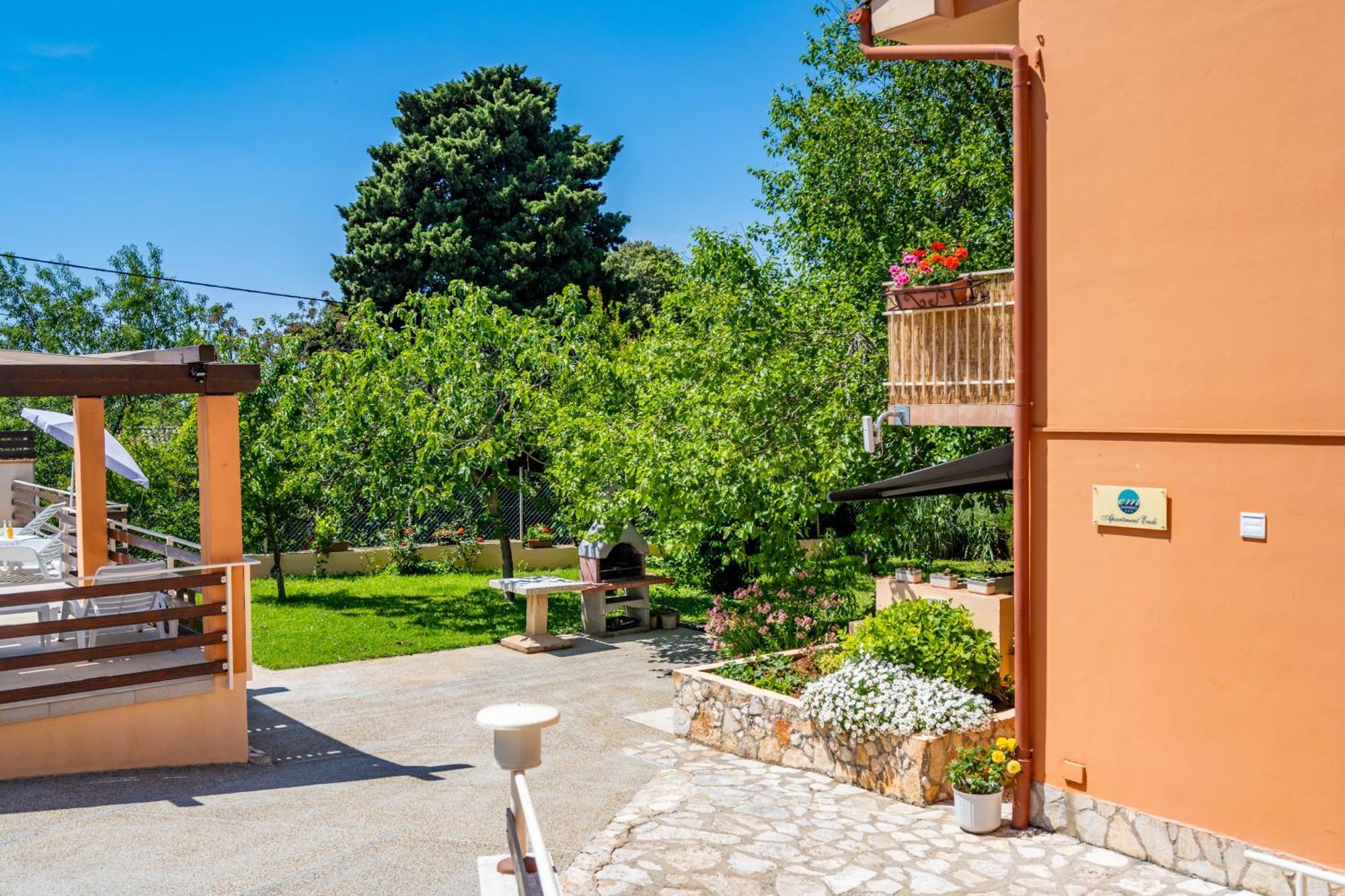 וינקורן E-M Apartments With Private Pool מראה חיצוני תמונה