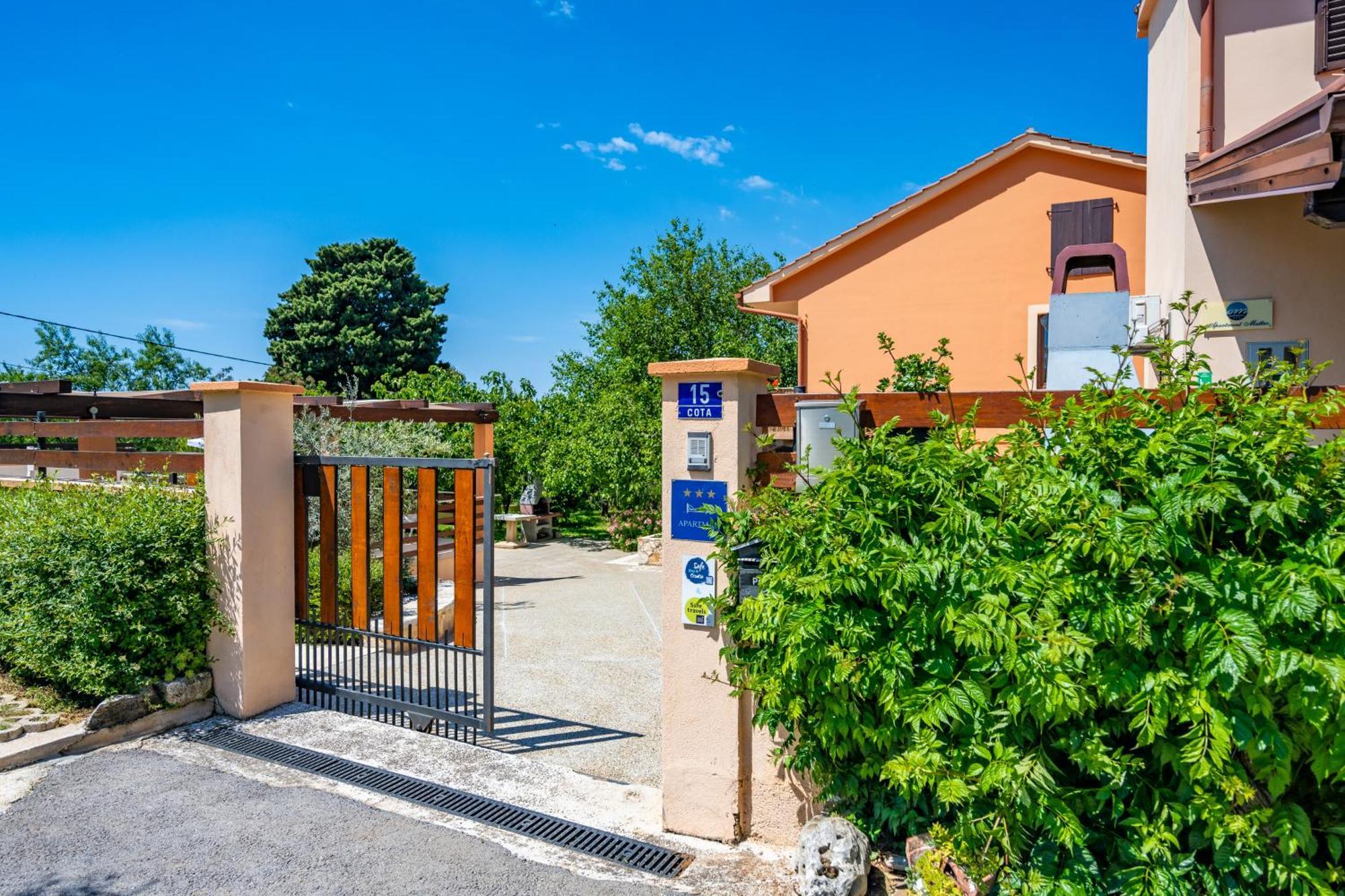 וינקורן E-M Apartments With Private Pool מראה חיצוני תמונה