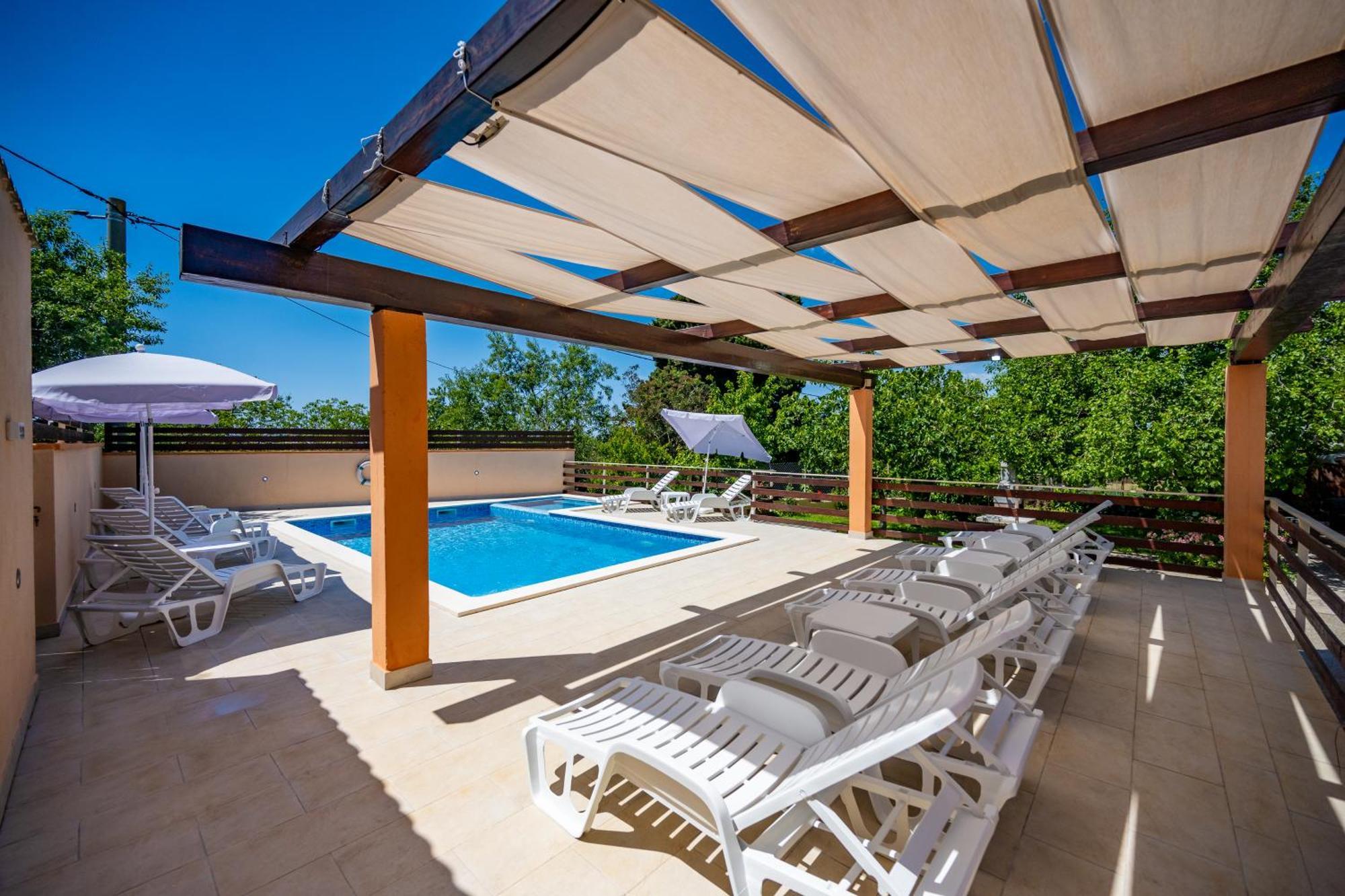 וינקורן E-M Apartments With Private Pool מראה חיצוני תמונה
